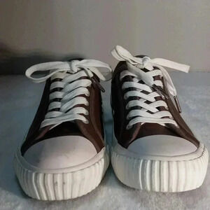 Bata bullets low top
